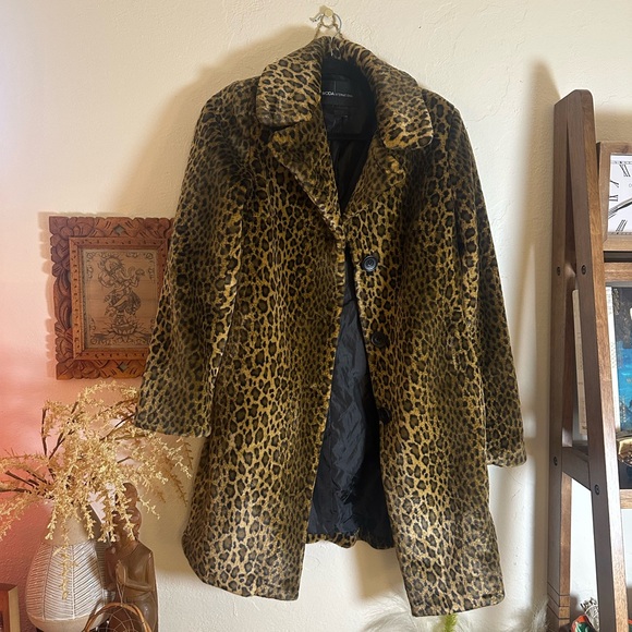 Moda International Concepts Animal Print Teddy Jacket - Picture 5 of 7